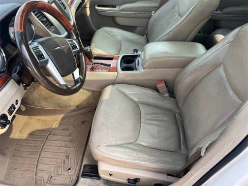 Used 2011 Chrysler 300 Limited w/ Safetytec Group image 11