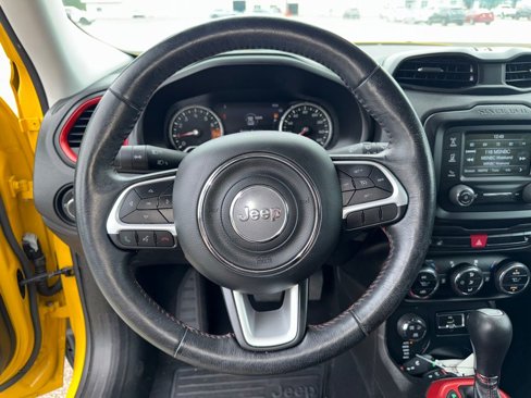 Used 2017 Jeep Renegade Trailhawk w/ Premium Trailhawk Package image 11