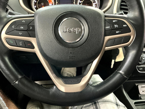 Used 2017 Jeep Cherokee Latitude image 14