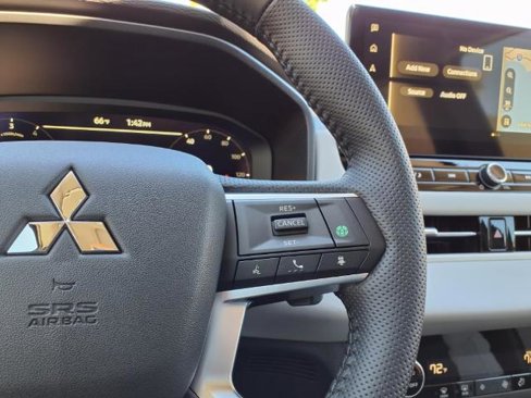 New 2025 Mitsubishi Outlander SE image 17