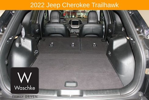 Used 2022 Jeep Cherokee Trailhawk image 19