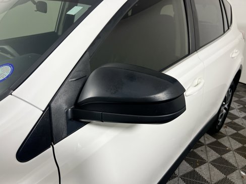 Used 2018 Toyota RAV4 LE image 12