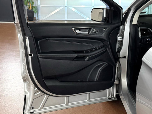 Used 2019 Ford Edge Titanium image 14