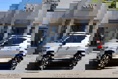 Certified 2025 Volvo XC40 B5 Plus image 1