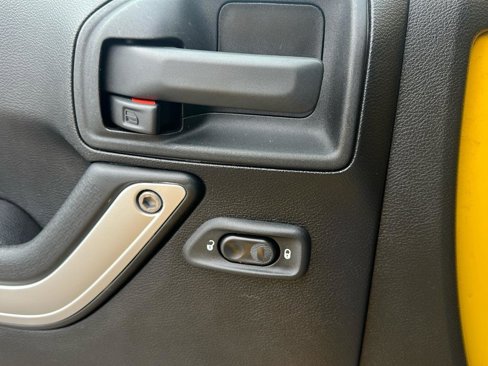 Used 2015 Jeep Wrangler Unlimited Sahara image 13