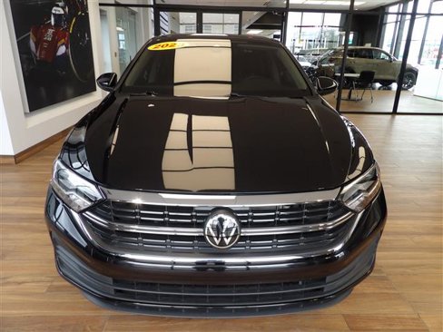 Used 2023 Volkswagen Jetta S image 2