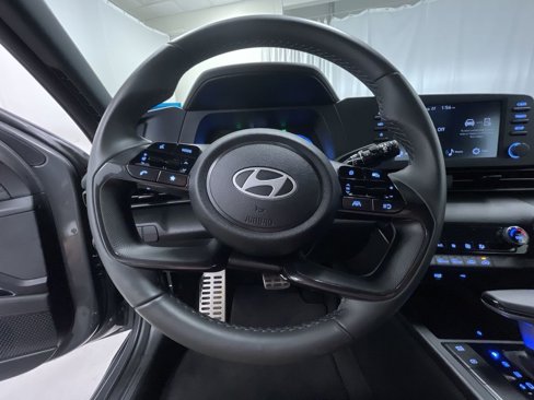 Used 2025 Hyundai Elantra Sport image 8
