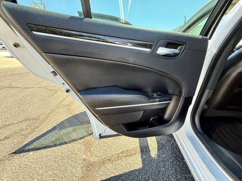 Used 2017 Chrysler 300 C image 13