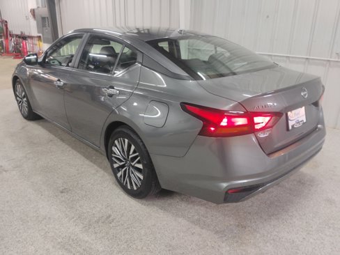 Used 2024 Nissan Altima 2.5 SV image 25