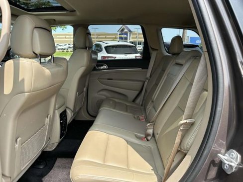 Used 2019 Jeep Grand Cherokee Limited image 10