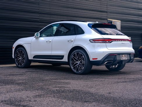 Used 2025 Porsche Macan image 2