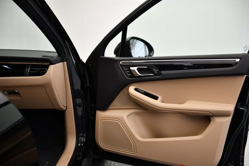 Used 2023 Porsche Macan Turbo image 46