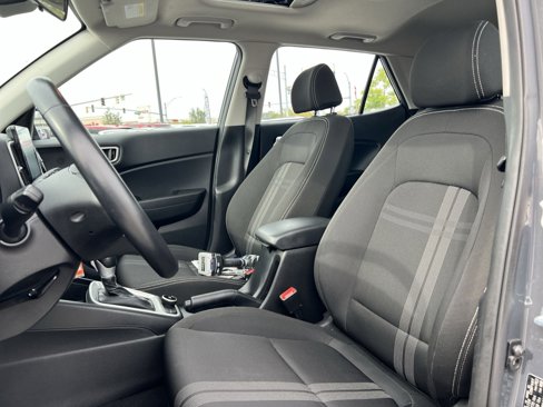 Used 2023 Hyundai Venue SEL image 13