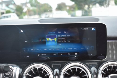 Used 2021 Mercedes-Benz GLB 250 4MATIC w/ Premium Package image 17