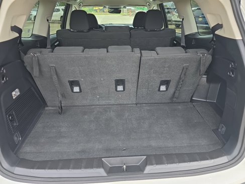 Used 2023 Subaru Ascent Premium w/ Convenience Package image 6