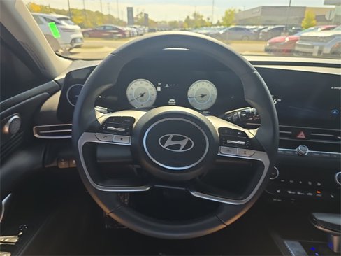 Used 2024 Hyundai Elantra SEL w/ Convenience Package image 14