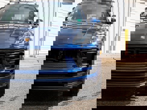 Certified 2024 Porsche Macan image 12