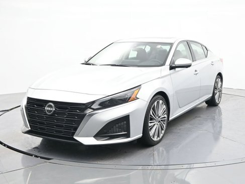 Used 2023 Nissan Altima 2.5 SL image 1