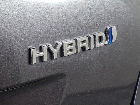 Used 2018 Toyota Prius Three image 31