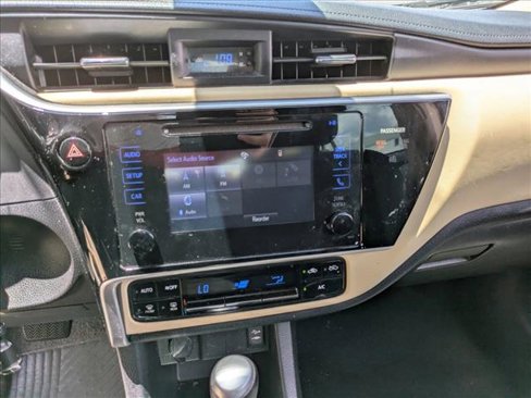 Used 2017 Toyota Corolla LE image 13