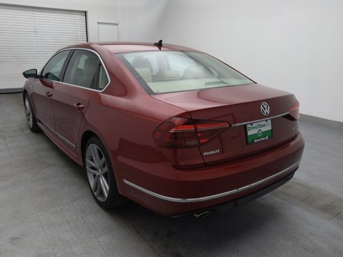 Used 2017 Volkswagen Passat 1.8T R-Line w/ R-Line Lighting Package image 5