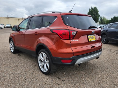 Used 2019 Ford Escape Titanium image 3