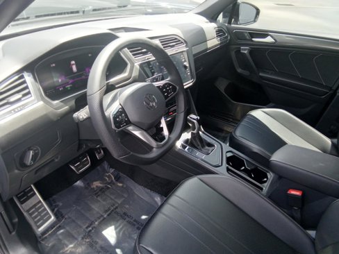 Used 2024 Volkswagen Tiguan SE R-Line image 17