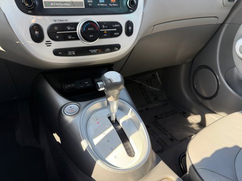 Used 2017 Kia Soul EV + image 13