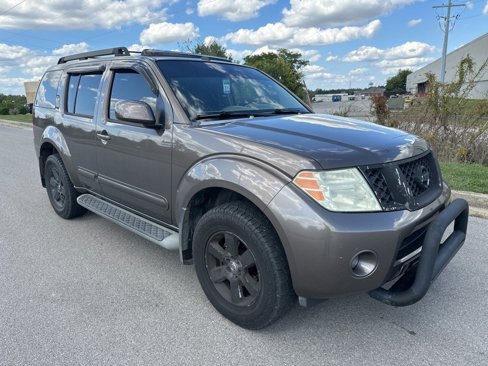 Used 2008 Nissan Pathfinder SE w/ Premium Pkg image 3
