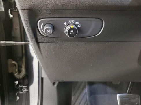 Certified 2022 Buick Envision Essence w/ Sport Touring Package image 11
