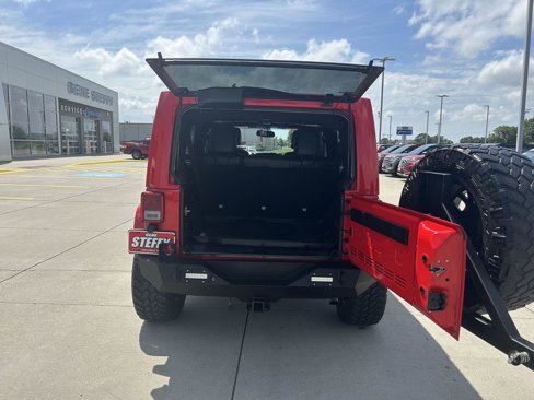 Used 2015 Jeep Wrangler Unlimited Sahara w/ Connectivity Group image 10