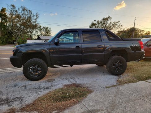 Used 2003 Chevrolet Avalanche 4x4 w/ Suspension Package, Off-Road image 3