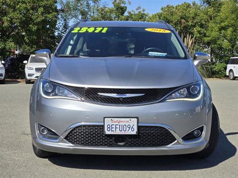 Used 2018 Chrysler Pacifica Limited w/ Advanced Safetytec Group image 2