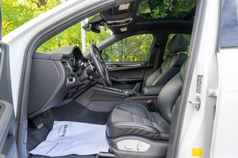 Certified 2023 Porsche Macan Turbo image 23