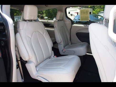 Used 2019 Chrysler Pacifica Touring-L Plus w/ Advanced Safetytec Group image 15