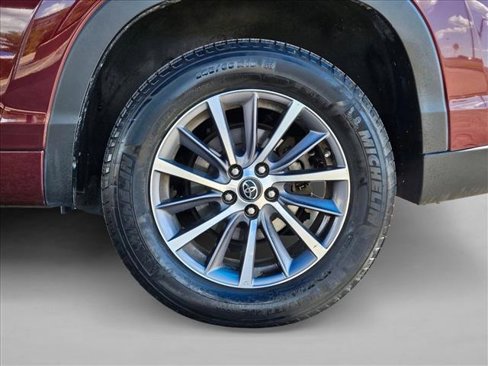 Used 2018 Toyota Highlander XLE image 27