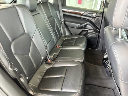 Used 2014 Porsche Cayenne Platinum Edition image 18