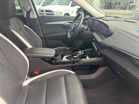 Used 2024 Buick Envision Sport Touring image 29