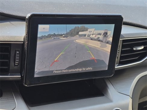 Used 2021 Ford Explorer XLT w/ Equipment Group 202A image 4