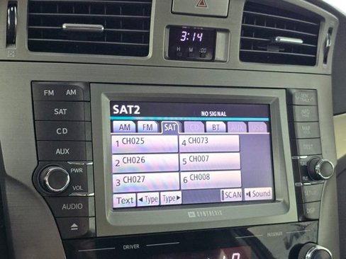 Used 2011 Toyota Avalon Limited image 25