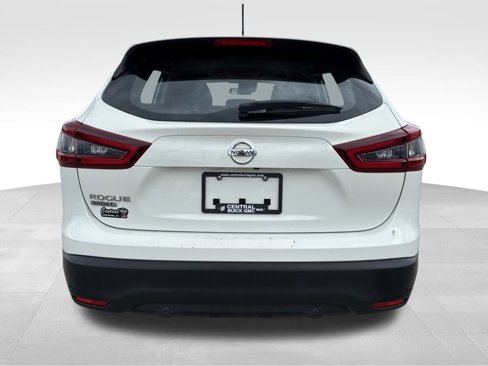 Used 2020 Nissan Rogue Sport S image 4