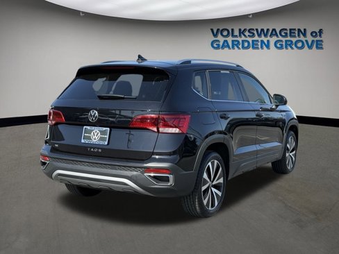 Used 2024 Volkswagen Taos SE image 11