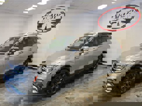 Used 2022 Volkswagen Tiguan SE w/ Panoramic Sunroof Package image 6