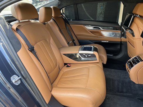 Used 2017 BMW 740e xDrive image 34