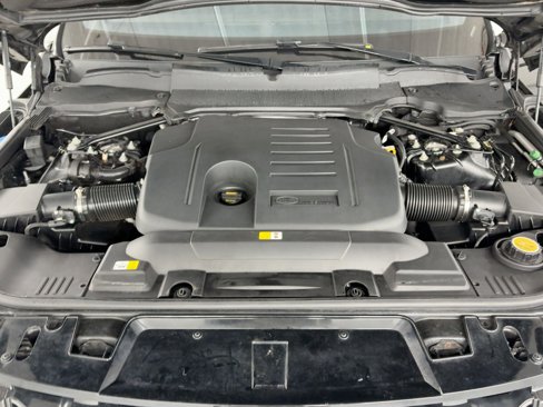 Used 2020 Land Rover Range Rover Sport HSE image 32