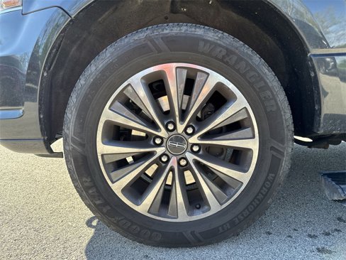 Used 2015 Lincoln Navigator L 4WD image 9