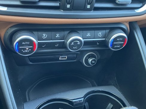 Used 2021 Alfa Romeo Giulia Ti Sport image 30
