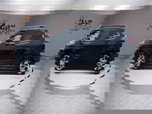 Used 2019 Jeep Cherokee Latitude w/ Popular Appearance Group image 2