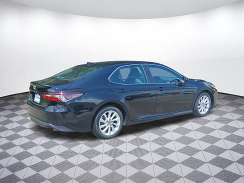Used 2023 Toyota Camry LE image 3