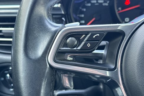 Used 2020 Porsche Macan image 26